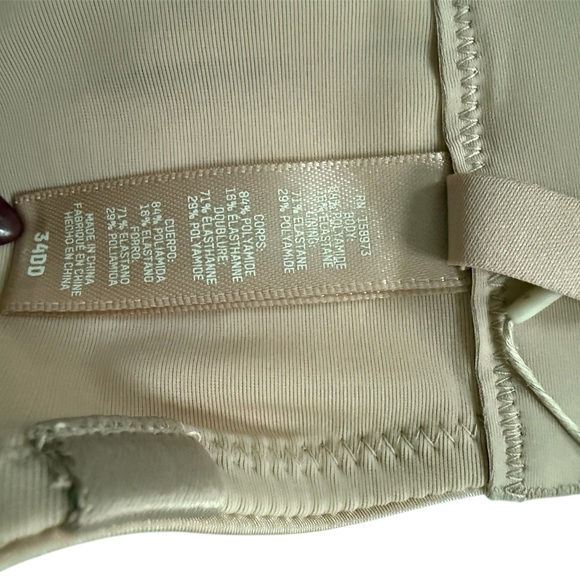 SKIMS Wireless Form Strapless Bra - Picture 6 of 7